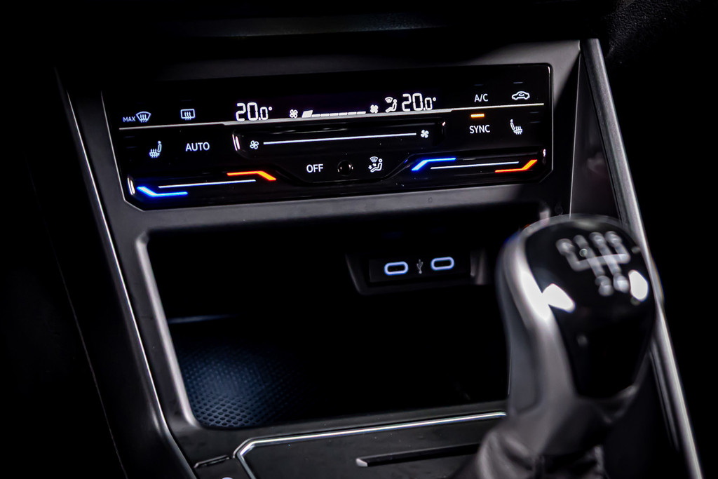 Volkswagen Polo 1.0 TSI R-Line| Apple Carplay | LED | DAB+ |Adaptive Cruise Control LM 17' Bergamo 51501071-36.jpg | Autobedrijf van Geel
