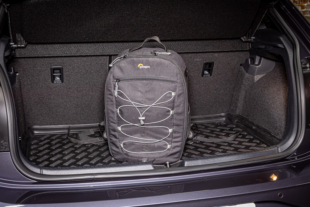 Volkswagen Polo 1.0 TSI R-Line| Apple Carplay | LED | DAB+ |Adaptive Cruise Control LM 17' Bergamo 51501071-37.jpg | Autobedrijf van Geel