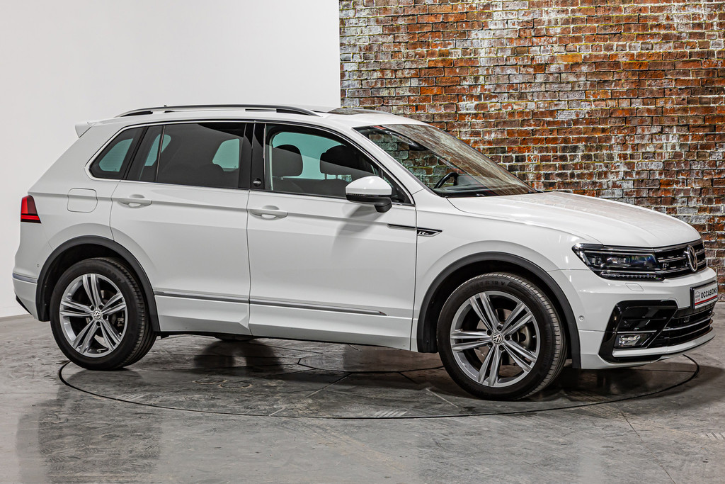 Volkswagen Tiguan 1.4 TSI ACT Comfortline Business R| Panormadak | Elektrisch uitklapbare trekhaak 51766951-17.jpg | Autobedrijf van Geel