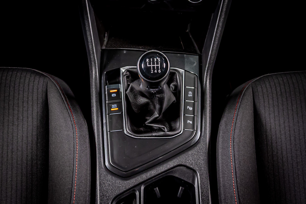 Volkswagen Tiguan 1.4 TSI ACT Comfortline Business R| Panormadak | Elektrisch uitklapbare trekhaak 51766951-20.jpg | Autobedrijf van Geel