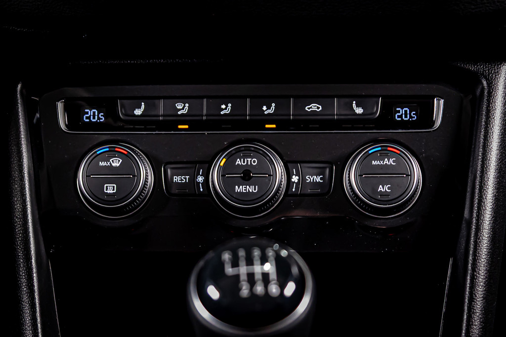 Volkswagen Tiguan 1.4 TSI ACT Comfortline Business R| Panormadak | Elektrisch uitklapbare trekhaak 51766951-21.jpg | Autobedrijf van Geel