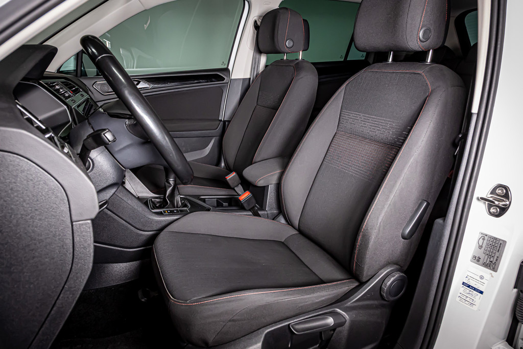 Volkswagen Tiguan 1.4 TSI ACT Comfortline Business R| Panormadak | Elektrisch uitklapbare trekhaak 51766951-25.jpg | Autobedrijf van Geel