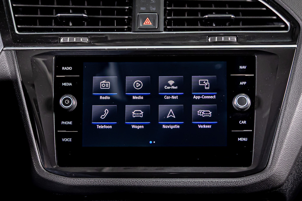 Volkswagen Tiguan 1.4 TSI ACT Comfortline Business R| Panormadak | Elektrisch uitklapbare trekhaak 51766951-26.jpg | Autobedrijf van Geel