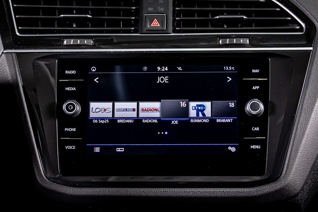 Volkswagen Tiguan 1.4 TSI ACT Comfortline Business R| Panormadak | Elektrisch uitklapbare trekhaak 51766951-29.jpg | Autobedrijf van Geel