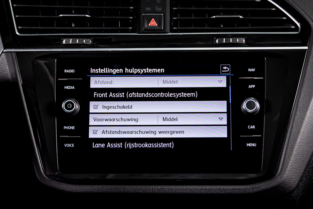 Volkswagen Tiguan 1.4 TSI ACT Comfortline Business R| Panormadak | Elektrisch uitklapbare trekhaak 51766951-31.jpg | Autobedrijf van Geel