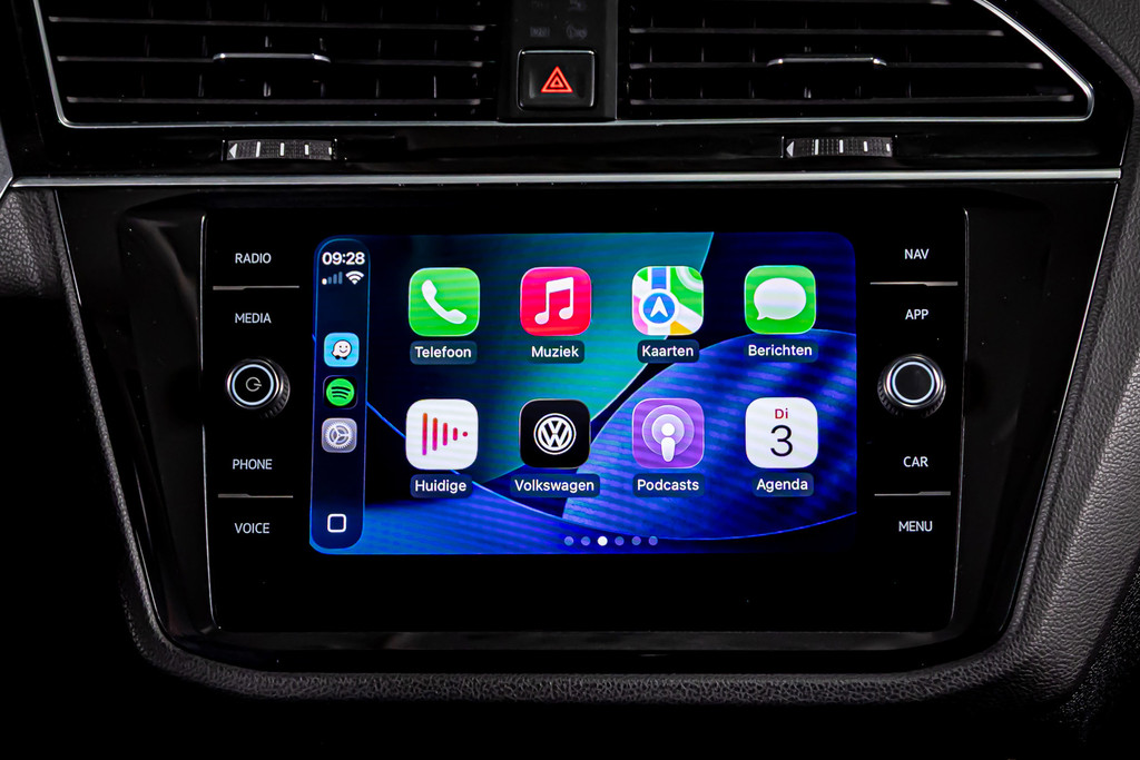 Volkswagen Tiguan 1.4 TSI ACT Comfortline Business R| Panormadak | Elektrisch uitklapbare trekhaak 51766951-32.jpg | Autobedrijf van Geel