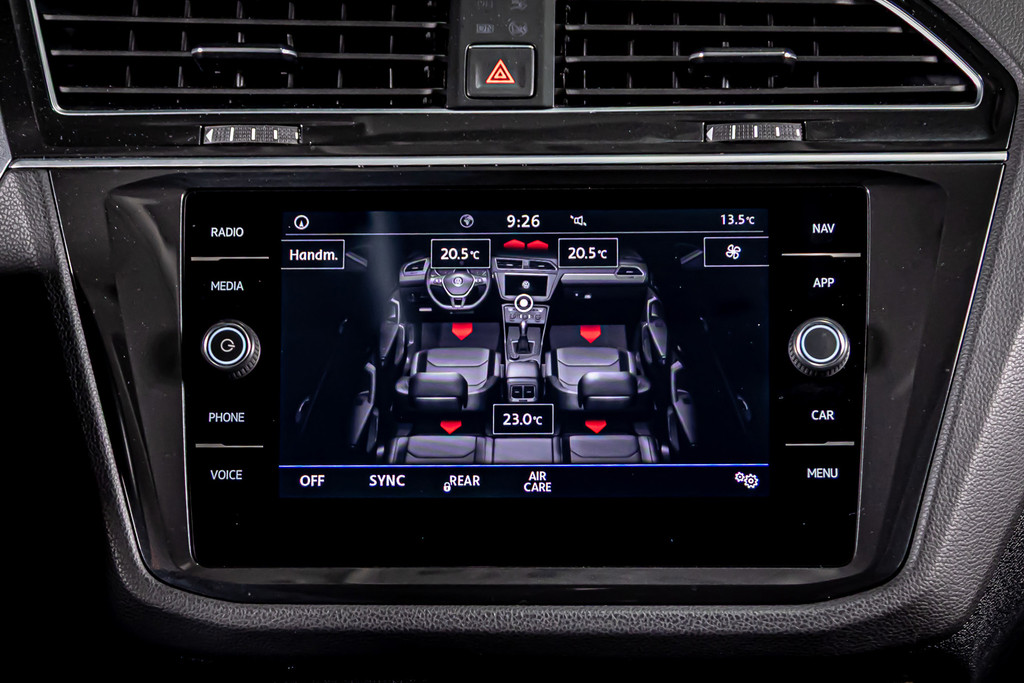 Volkswagen Tiguan 1.4 TSI ACT Comfortline Business R| Panormadak | Elektrisch uitklapbare trekhaak 51766951-34.jpg | Autobedrijf van Geel