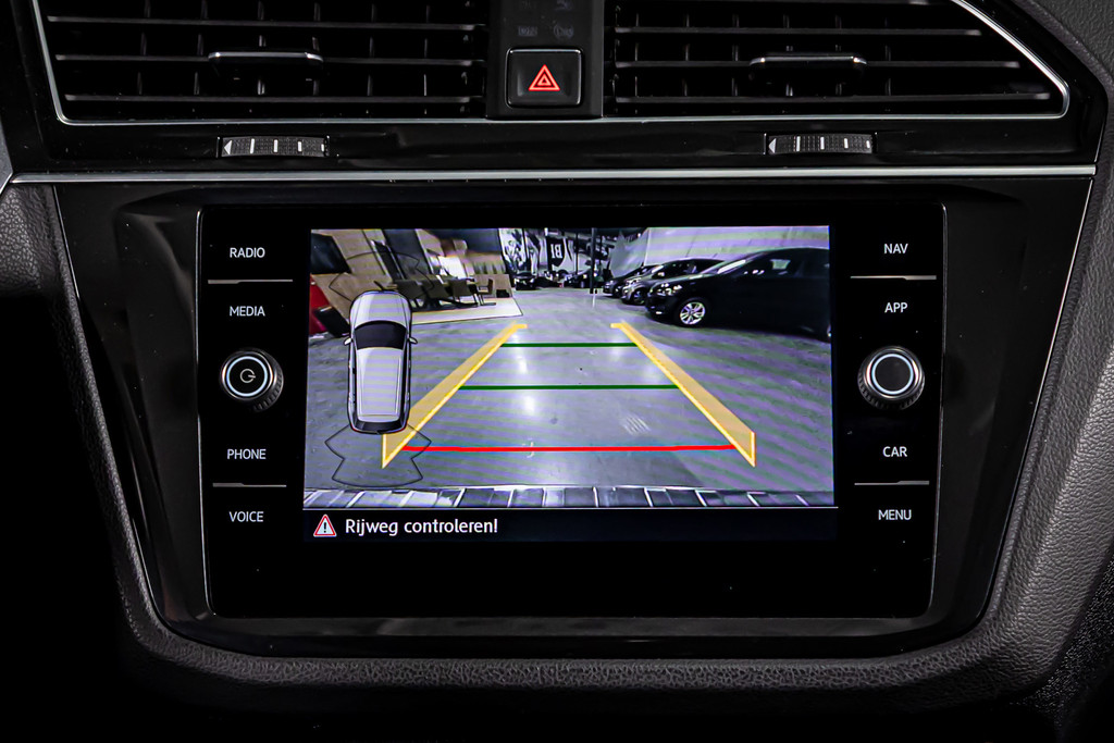 Volkswagen Tiguan 1.4 TSI ACT Comfortline Business R| Panormadak | Elektrisch uitklapbare trekhaak 51766951-36.jpg | Autobedrijf van Geel