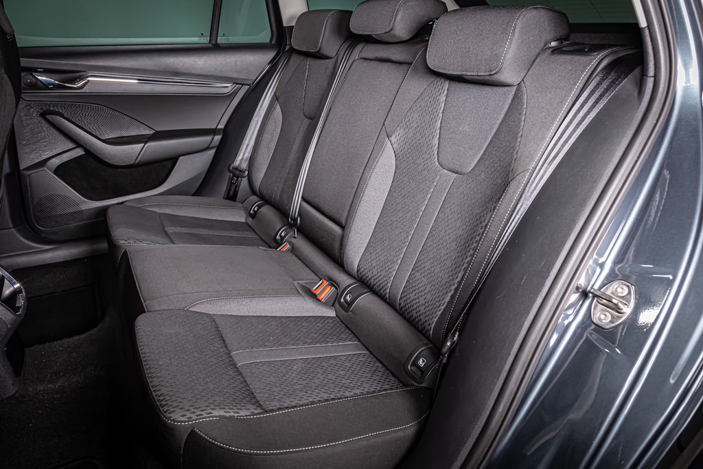 Škoda Octavia Combi 1.4 TSI iV PHEV Business Edition Plus | Stoelen met memory | Achteruitrij camera 51887326-35.jpg | Autobedrijf van Geel