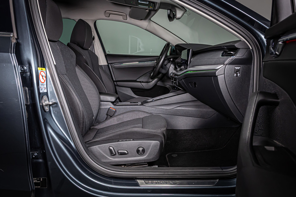 Škoda Octavia Combi 1.4 TSI iV PHEV Business Edition Plus | Stoelen met memory | Achteruitrij camera 51887326-36.jpg | Autobedrijf van Geel