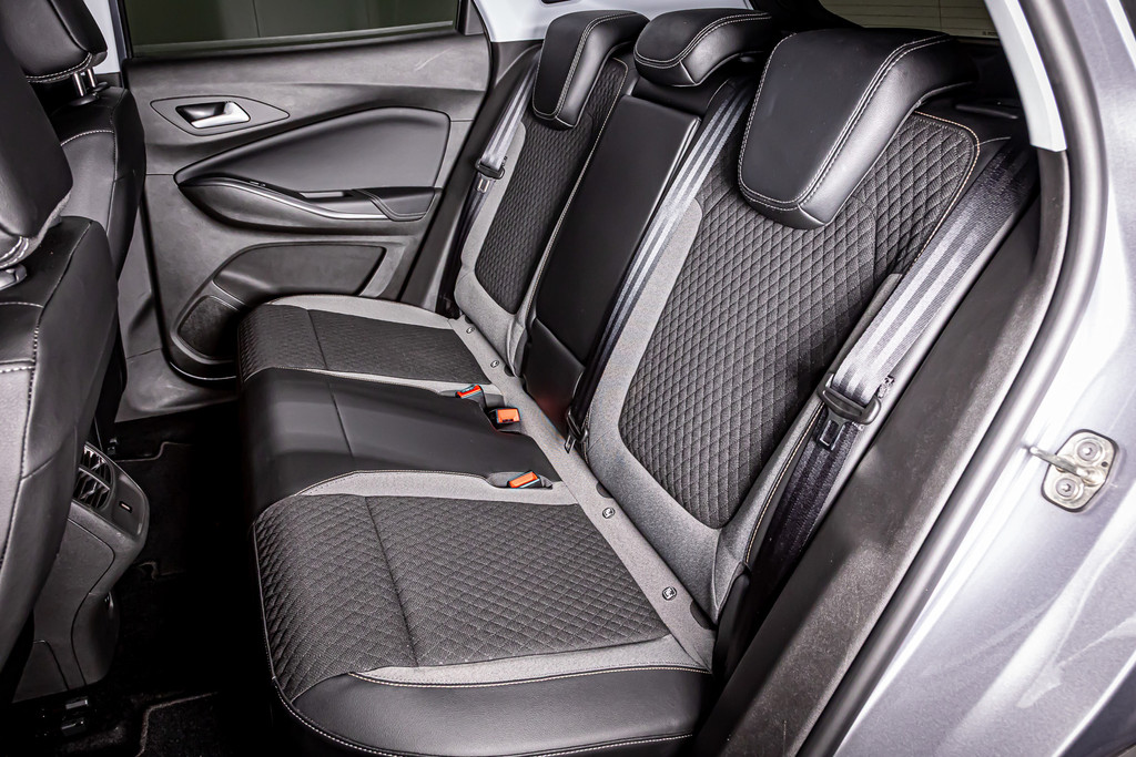 Opel Grandland X 1.6 Turbo Hybrid Elegance I Stoelverwaming I Achteruitrij camera 51919311-54.jpg | Autobedrijf van Geel