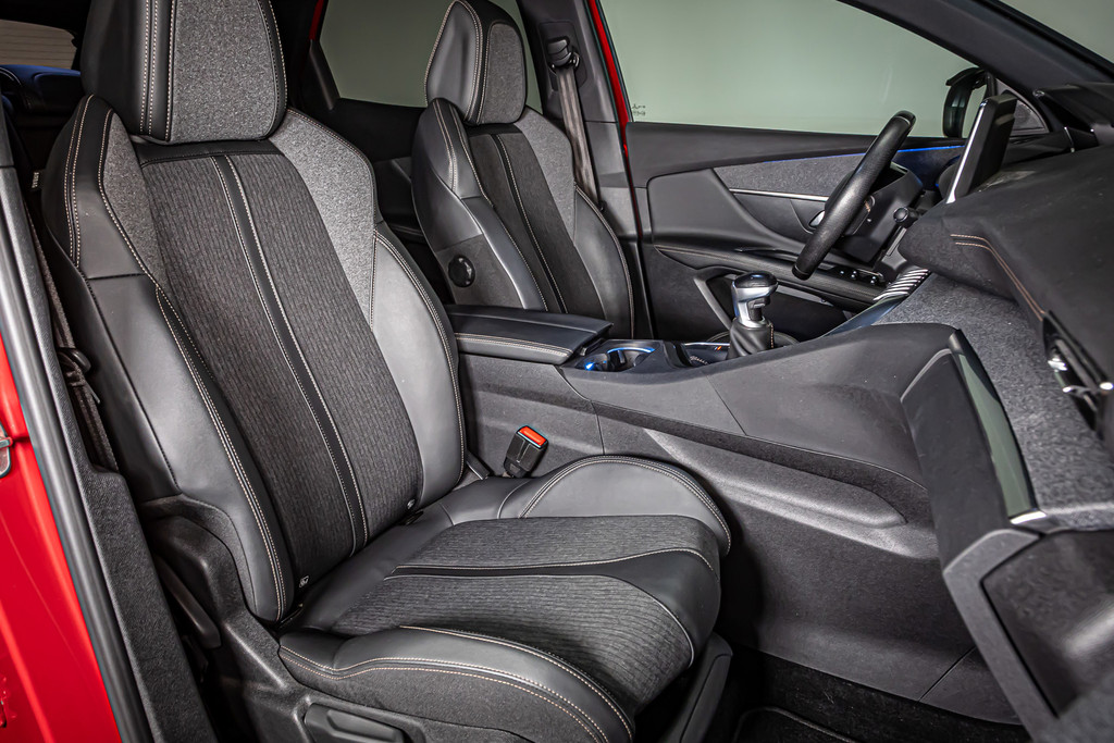 Peugeot 3008 1.2 PureTech GT Line | Keyless-pakket | DAB+ | Cruise Control | Led-lichtpakket | Achteruitrijcamera 52003423-20.jpg | Autobedrijf van Geel