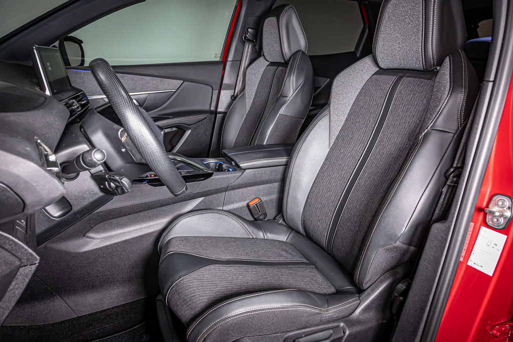 Peugeot 3008 1.2 PureTech GT Line | Keyless-pakket | DAB+ | Cruise Control | Led-lichtpakket | Achteruitrijcamera 52003423-21.jpg | Autobedrijf van Geel