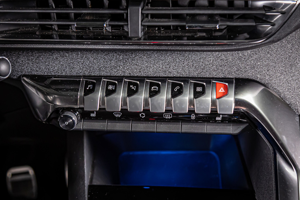 Peugeot 3008 1.2 PureTech GT Line | Keyless-pakket | DAB+ | Cruise Control | Led-lichtpakket | Achteruitrijcamera 52003423-32.jpg | Autobedrijf van Geel