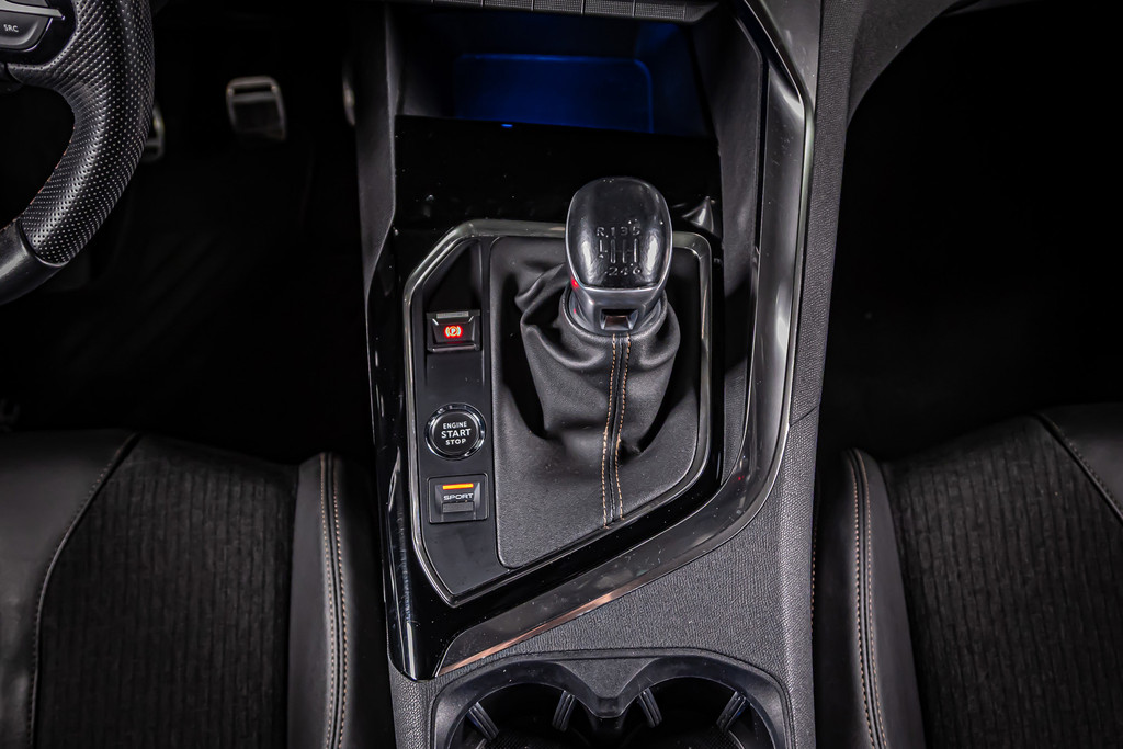 Peugeot 3008 1.2 PureTech GT Line | Keyless-pakket | DAB+ | Cruise Control | Led-lichtpakket | Achteruitrijcamera 52003423-33.jpg | Autobedrijf van Geel