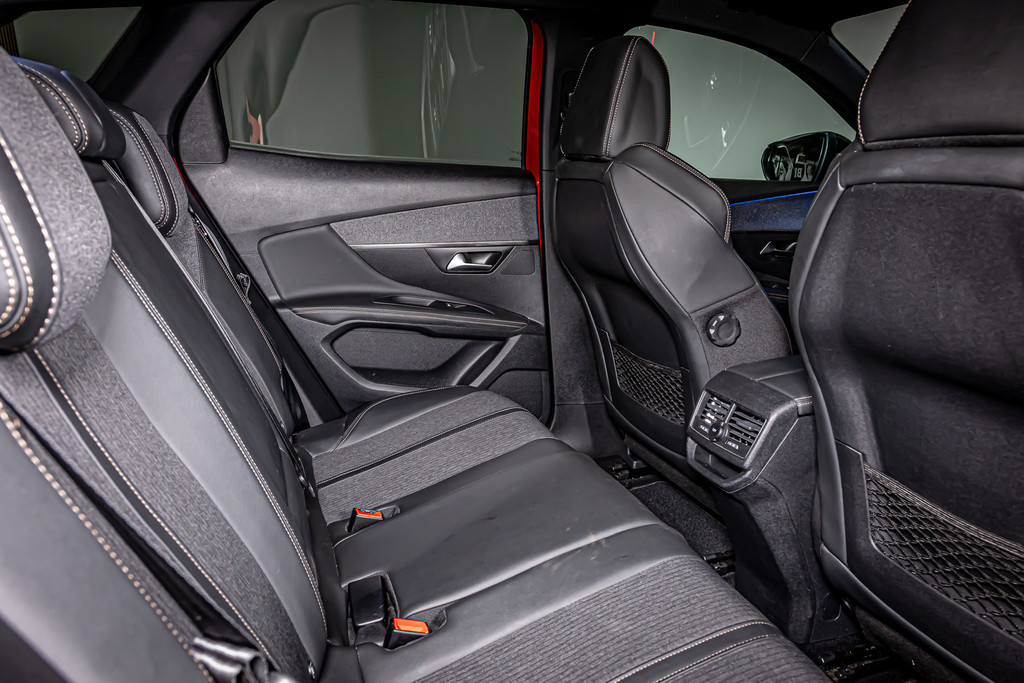 Peugeot 3008 1.2 PureTech GT Line | Keyless-pakket | DAB+ | Cruise Control | Led-lichtpakket | Achteruitrijcamera 52003423-47.jpg | Autobedrijf van Geel