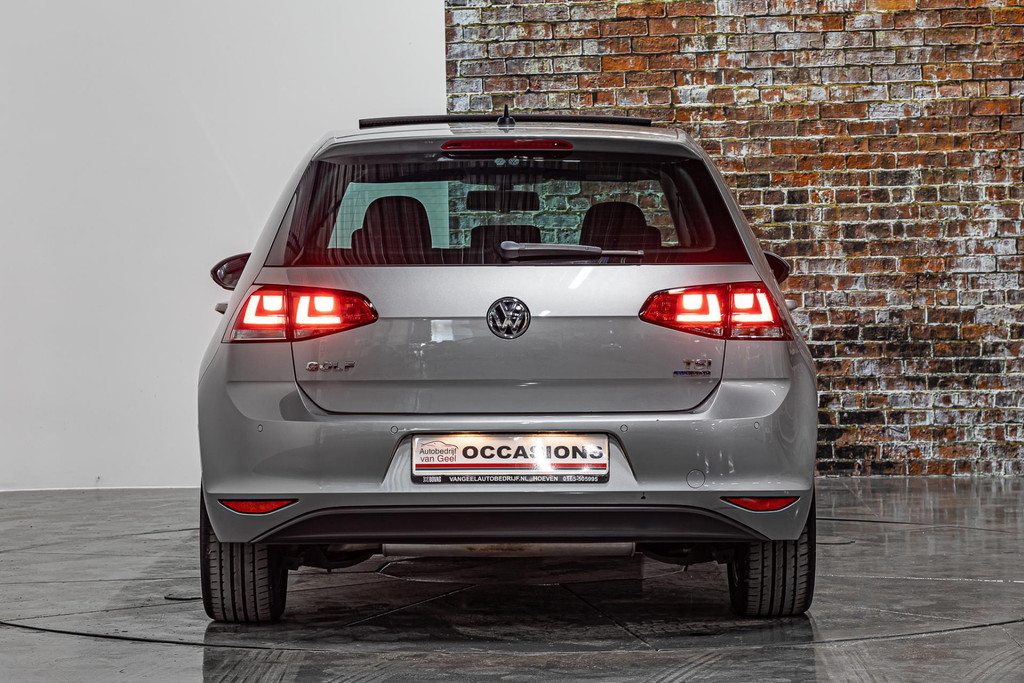 Volkswagen Golf 1.2 TSI Easyline I Navi I Elektrisch schuif/kantel dak I Rijklaarprijs 52025002-10.jpg | Autobedrijf van Geel