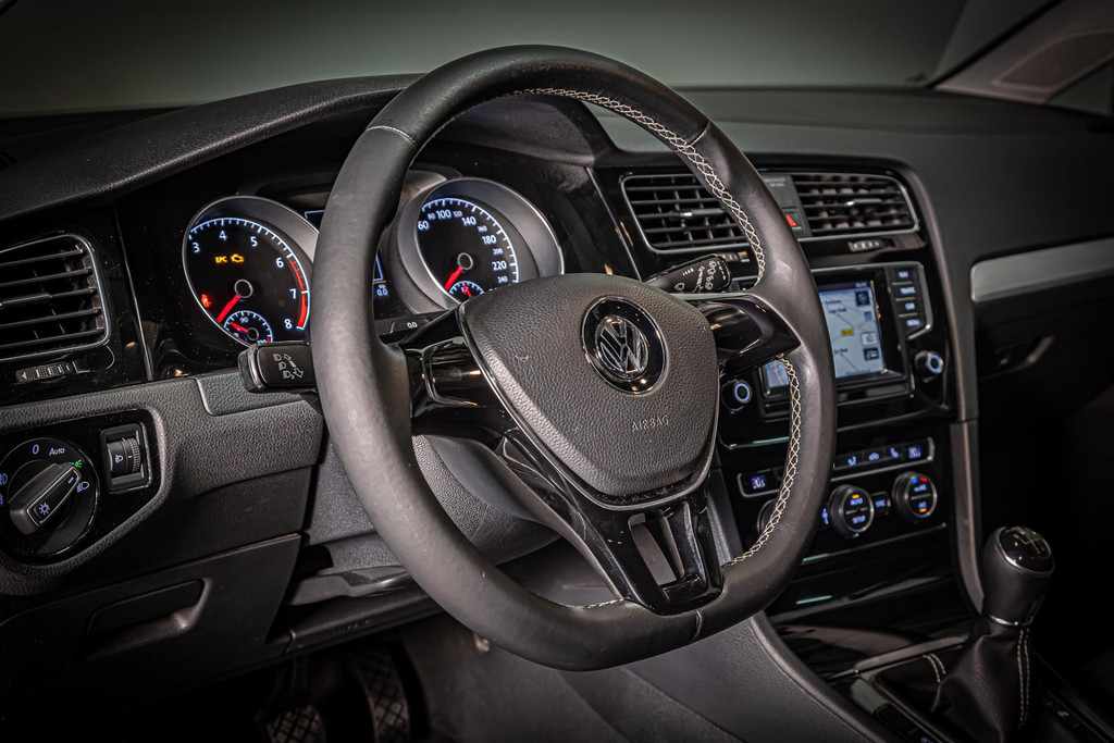 Volkswagen Golf 1.2 TSI Easyline I Navi I Elektrisch schuif/kantel dak I Rijklaarprijs 52025002-16.jpg | Autobedrijf van Geel