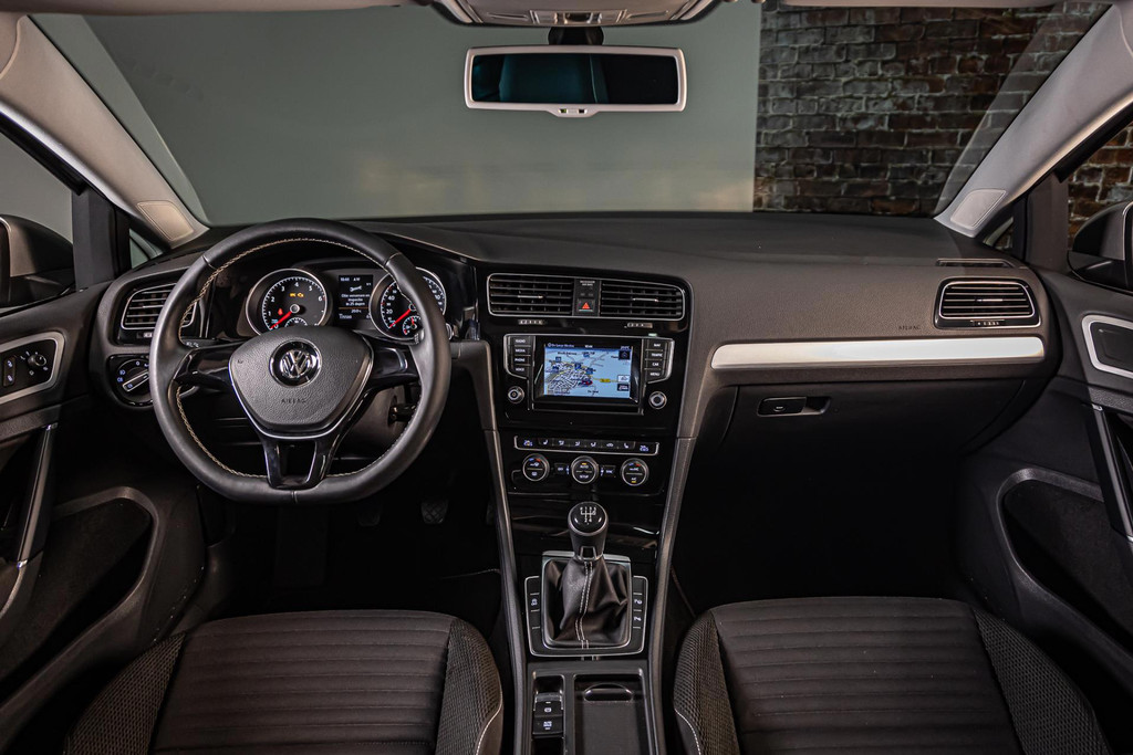 Volkswagen Golf 1.2 TSI Easyline I Navi I Elektrisch schuif/kantel dak I Rijklaarprijs 52025002-17.jpg | Autobedrijf van Geel