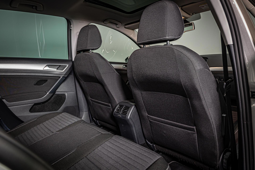 Volkswagen Golf 1.2 TSI Easyline I Navi I Elektrisch schuif/kantel dak I Rijklaarprijs 52025002-18.jpg | Autobedrijf van Geel