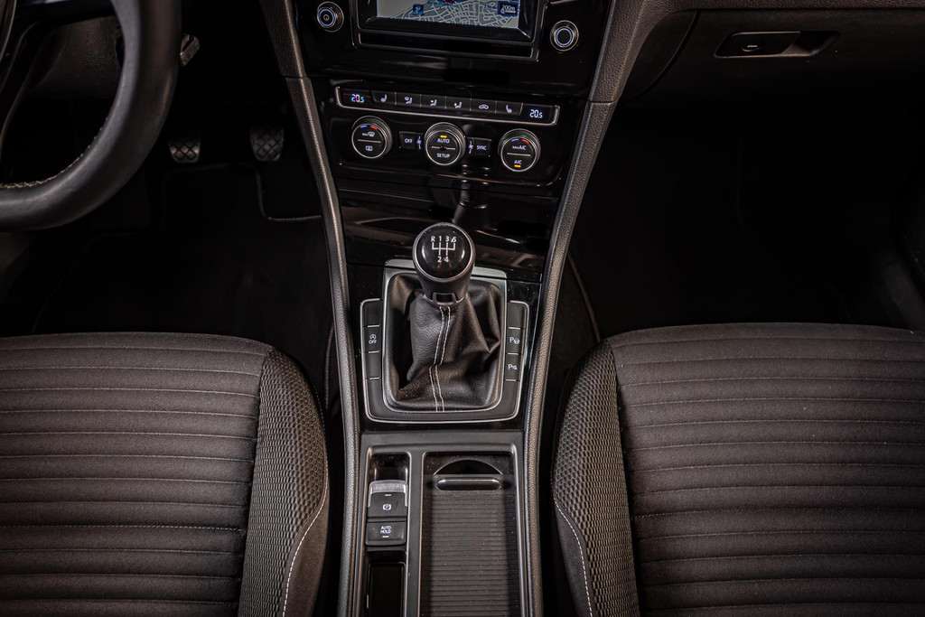 Volkswagen Golf 1.2 TSI Easyline I Navi I Elektrisch schuif/kantel dak I Rijklaarprijs 52025002-19.jpg | Autobedrijf van Geel