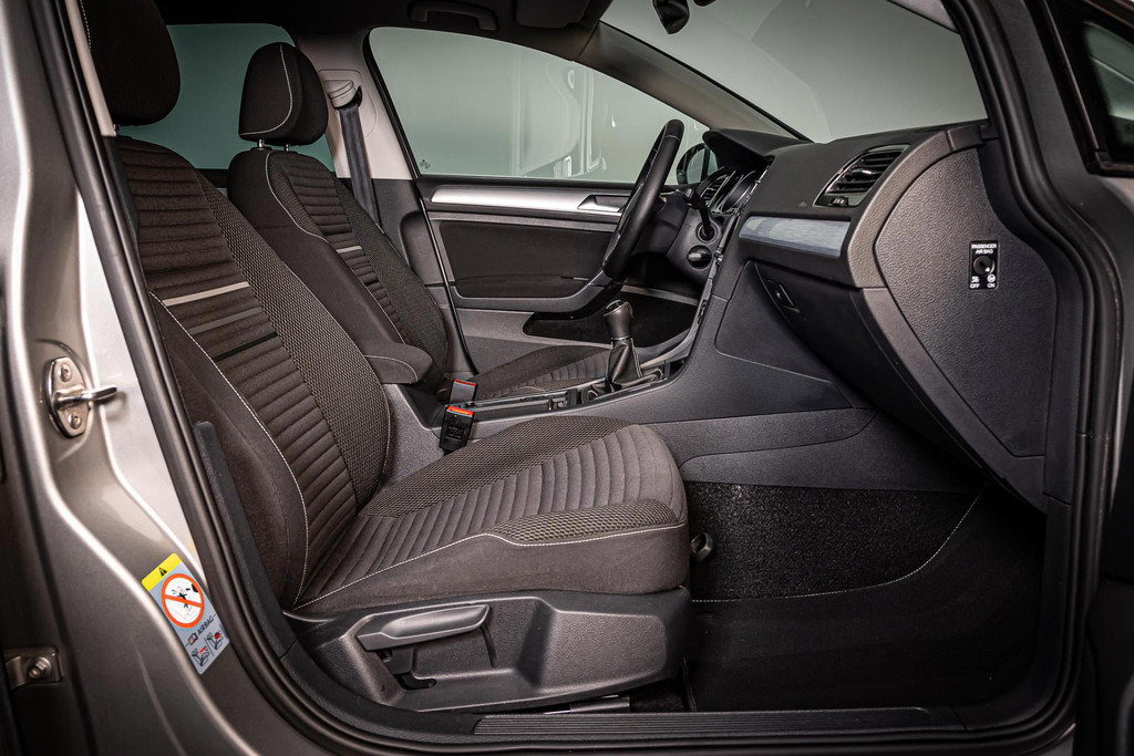 Volkswagen Golf 1.2 TSI Easyline I Navi I Elektrisch schuif/kantel dak I Rijklaarprijs 52025002-20.jpg | Autobedrijf van Geel