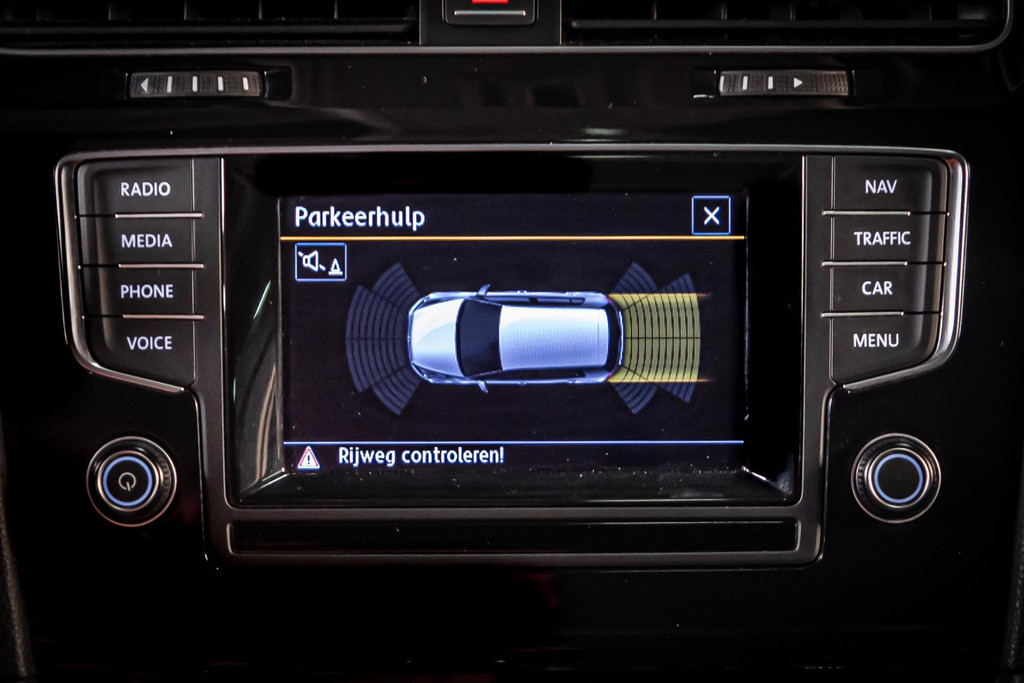 Volkswagen Golf 1.2 TSI Easyline I Navi I Elektrisch schuif/kantel dak I Rijklaarprijs 52025002-24.jpg | Autobedrijf van Geel