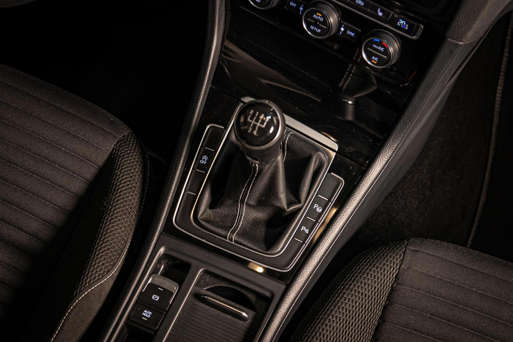 Volkswagen Golf 1.2 TSI Easyline I Navi I Elektrisch schuif/kantel dak I Rijklaarprijs 52025002-27.jpg | Autobedrijf van Geel