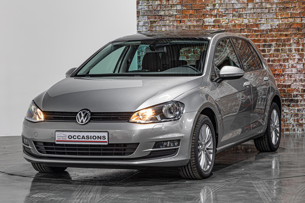 Volkswagen Golf 1.2 TSI Easyline I Navi I Elektrisch schuif/kantel dak I Rijklaarprijs 52025002-4.jpg | Autobedrijf van Geel