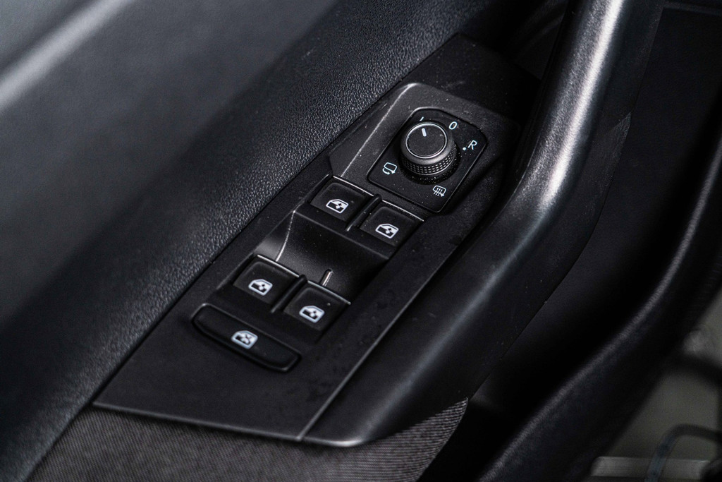 Volkswagen Polo 1.0 TSI R-Line | Panoramadak | Adaptive Cruise Control | Matrix/IQ Light | Apple Carplay 52036845-17.jpg | Autobedrijf van Geel