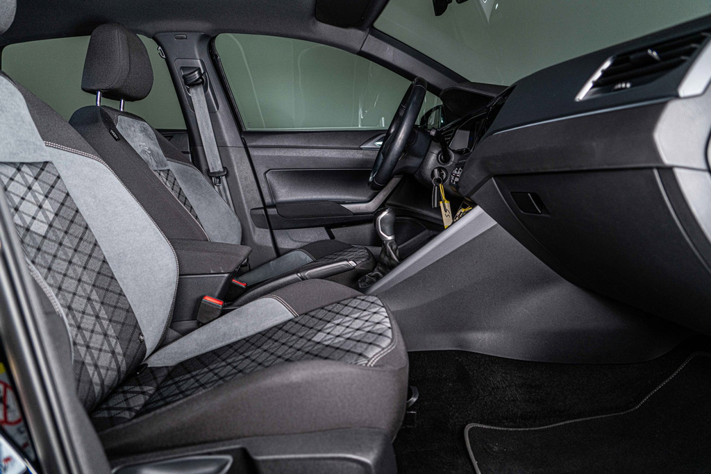 Volkswagen Polo 1.0 TSI R-Line | Panoramadak | Adaptive Cruise Control | Matrix/IQ Light | Apple Carplay 52036845-26.jpg | Autobedrijf van Geel