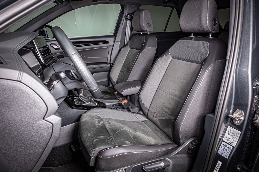 Volkswagen T-Roc 1.5 TSI R-Line | Apple Carplay | Adaptive Cruise Control | DAB+ | Achteruitrijcamera 52133836-21.jpg | Autobedrijf van Geel