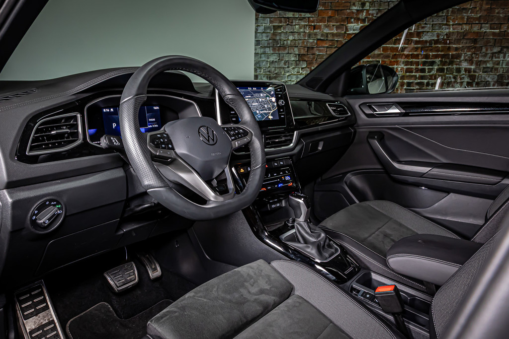 Volkswagen T-Roc 1.5 TSI R-Line | Apple Carplay | Adaptive Cruise Control | DAB+ | Achteruitrijcamera 52133836-22.jpg | Autobedrijf van Geel