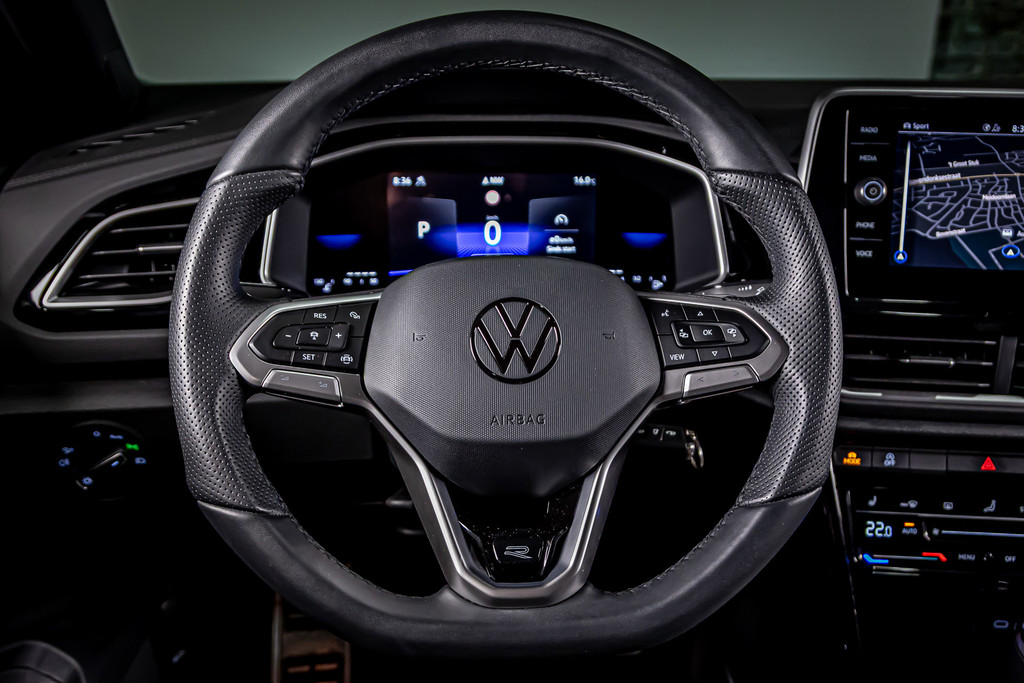 Volkswagen T-Roc 1.5 TSI R-Line | Apple Carplay | Adaptive Cruise Control | DAB+ | Achteruitrijcamera 52133836-28.jpg | Autobedrijf van Geel