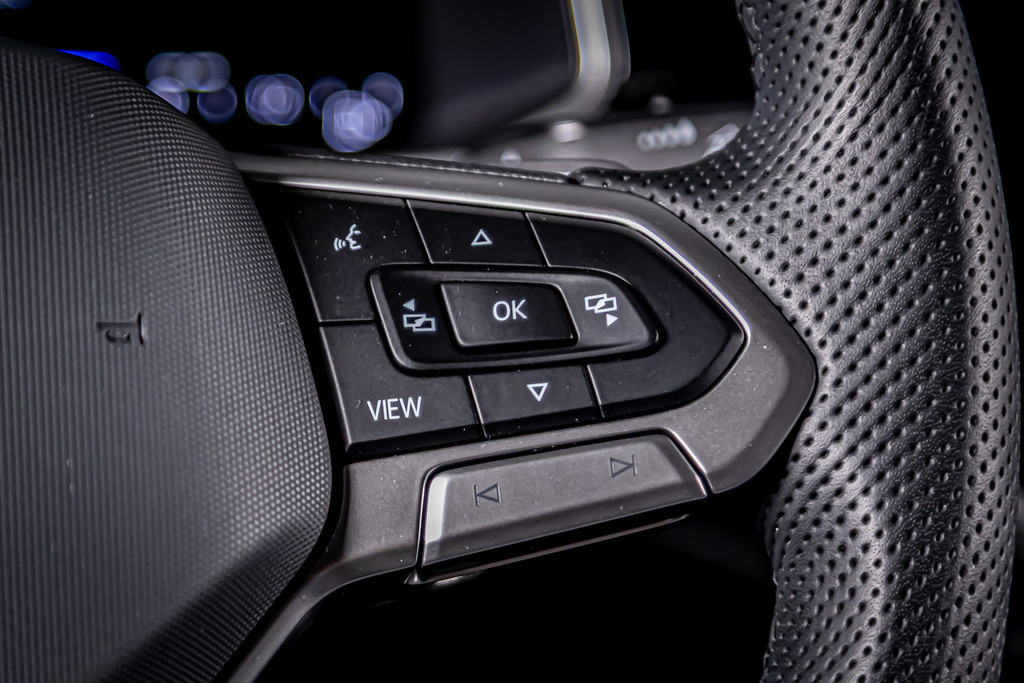 Volkswagen T-Roc 1.5 TSI R-Line | Apple Carplay | Adaptive Cruise Control | DAB+ | Achteruitrijcamera 52133836-30.jpg | Autobedrijf van Geel