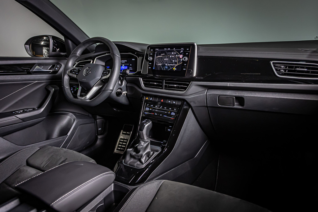 Volkswagen T-Roc 1.5 TSI R-Line | Apple Carplay | Adaptive Cruise Control | DAB+ | Achteruitrijcamera 52133836-33.jpg | Autobedrijf van Geel