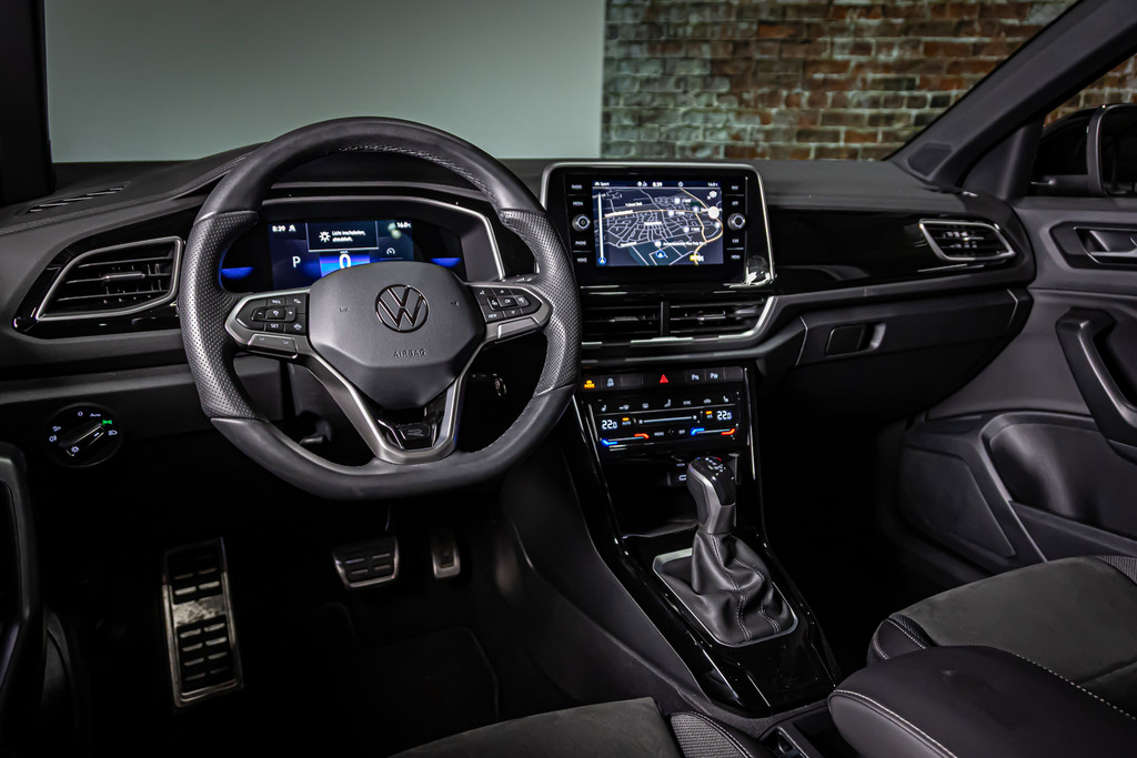 Volkswagen T-Roc 1.5 TSI R-Line | Apple Carplay | Adaptive Cruise Control | DAB+ | Achteruitrijcamera 52133836-34.jpg | Autobedrijf van Geel