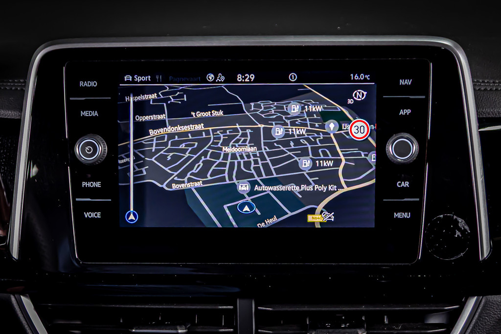 Volkswagen T-Roc 1.5 TSI R-Line | Apple Carplay | Adaptive Cruise Control | DAB+ | Achteruitrijcamera 52133836-36.jpg | Autobedrijf van Geel