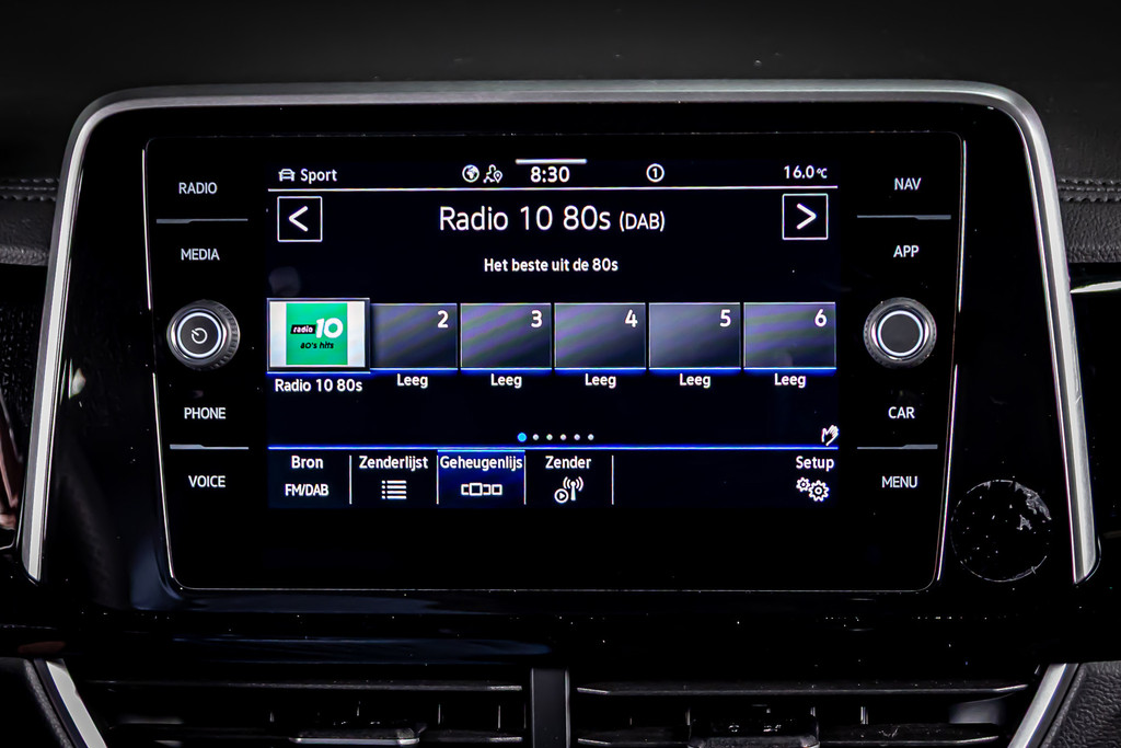 Volkswagen T-Roc 1.5 TSI R-Line | Apple Carplay | Adaptive Cruise Control | DAB+ | Achteruitrijcamera 52133836-37.jpg | Autobedrijf van Geel