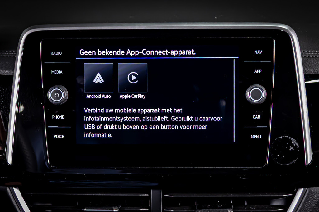 Volkswagen T-Roc 1.5 TSI R-Line | Apple Carplay | Adaptive Cruise Control | DAB+ | Achteruitrijcamera 52133836-39.jpg | Autobedrijf van Geel