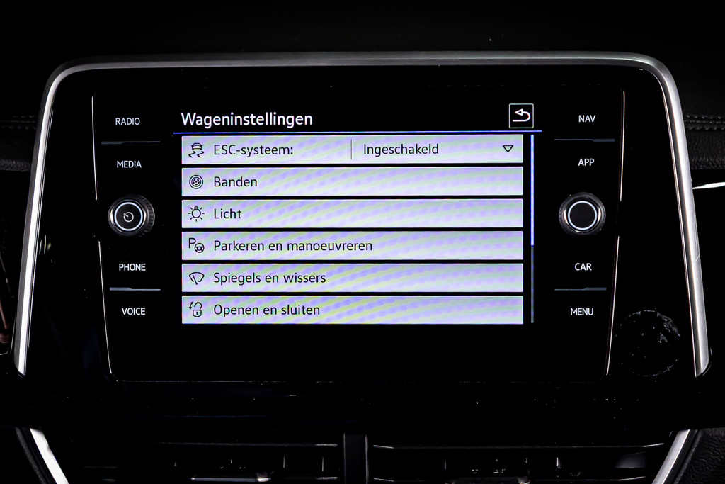 Volkswagen T-Roc 1.5 TSI R-Line | Apple Carplay | Adaptive Cruise Control | DAB+ | Achteruitrijcamera 52133836-41.jpg | Autobedrijf van Geel