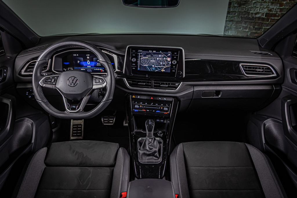 Volkswagen T-Roc 1.5 TSI R-Line | Apple Carplay | Adaptive Cruise Control | DAB+ | Achteruitrijcamera 52133836-49.jpg | Autobedrijf van Geel