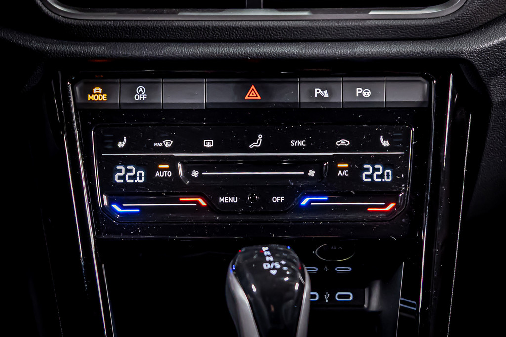 Volkswagen T-Roc 1.5 TSI R-Line | Apple Carplay | Adaptive Cruise Control | DAB+ | Achteruitrijcamera 52133836-52.jpg | Autobedrijf van Geel