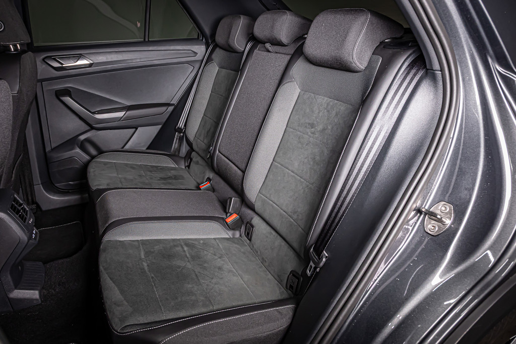 Volkswagen T-Roc 1.5 TSI R-Line | Apple Carplay | Adaptive Cruise Control | DAB+ | Achteruitrijcamera 52133836-53.jpg | Autobedrijf van Geel