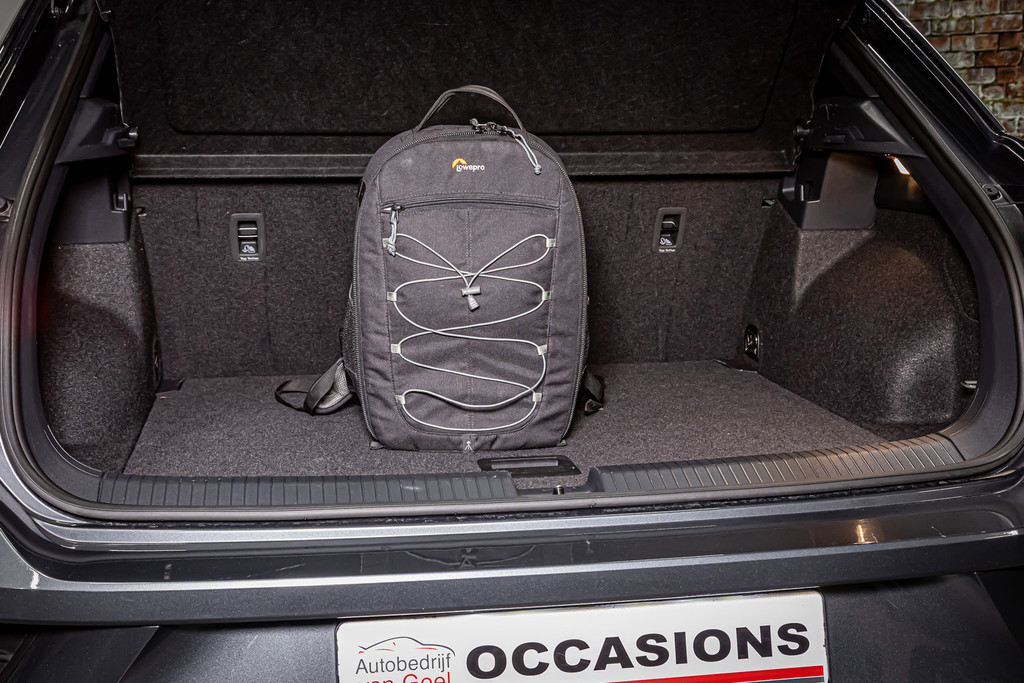 Volkswagen T-Roc 1.5 TSI R-Line | Apple Carplay | Adaptive Cruise Control | DAB+ | Achteruitrijcamera 52133836-55.jpg | Autobedrijf van Geel