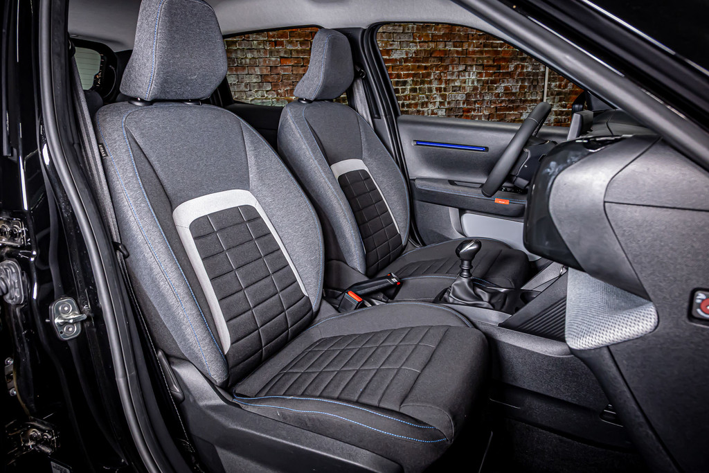 Citroën C3 1.2 Turbo 100pk Plus | Cruise Control | Apple Carplay | DAB+ | Airco 52251824-18.jpg | Autobedrijf van Geel