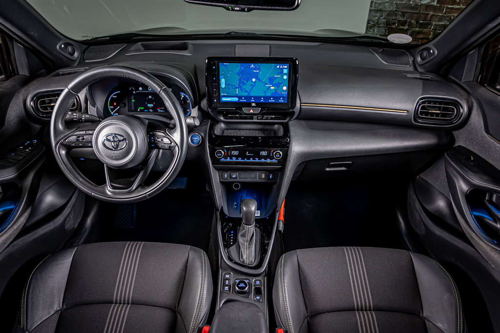 Toyota Yaris Cross 1.5 Hybrid | Panorama dak |Adaptive Cruise Control | Stoelverwarming 52453997-48.jpg | Autobedrijf van Geel