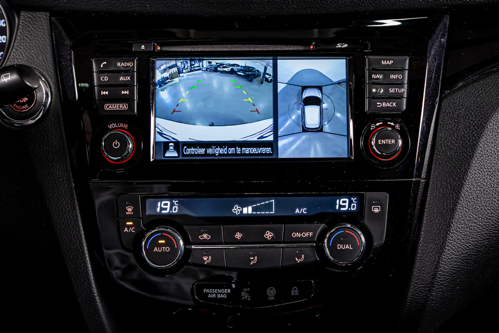 Nissan QASHQAI 1.6 N-Connecta | Panoramadak | 360 graden camera | Cruise Control | Trekhaak 52526604-40.jpg | Autobedrijf van Geel