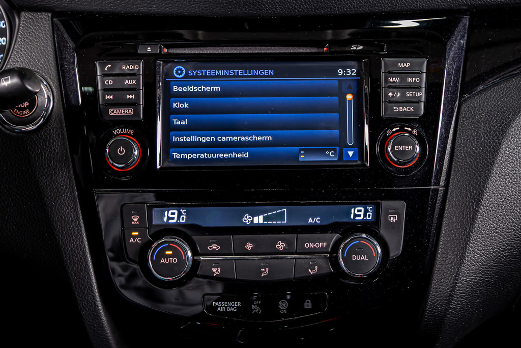 Nissan QASHQAI 1.6 N-Connecta | Panoramadak | 360 graden camera | Cruise Control | Trekhaak 52526604-45.jpg | Autobedrijf van Geel