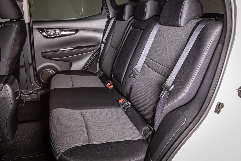 Nissan QASHQAI 1.6 N-Connecta | Panoramadak | 360 graden camera | Cruise Control | Trekhaak 52526604-47.jpg | Autobedrijf van Geel
